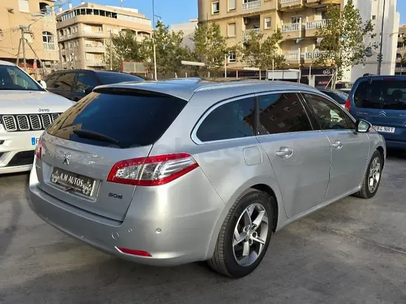 Usado Peugeot 508 SW Allure 180 CV (132 kW) 2017 Gris / plata Familiar