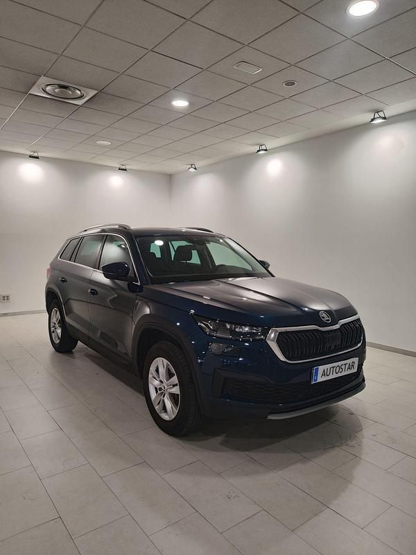 Gris Usado 2023 Skoda Kodiaq Ambition SUV | 26.900 € (Super precio) - Imagen 1/4