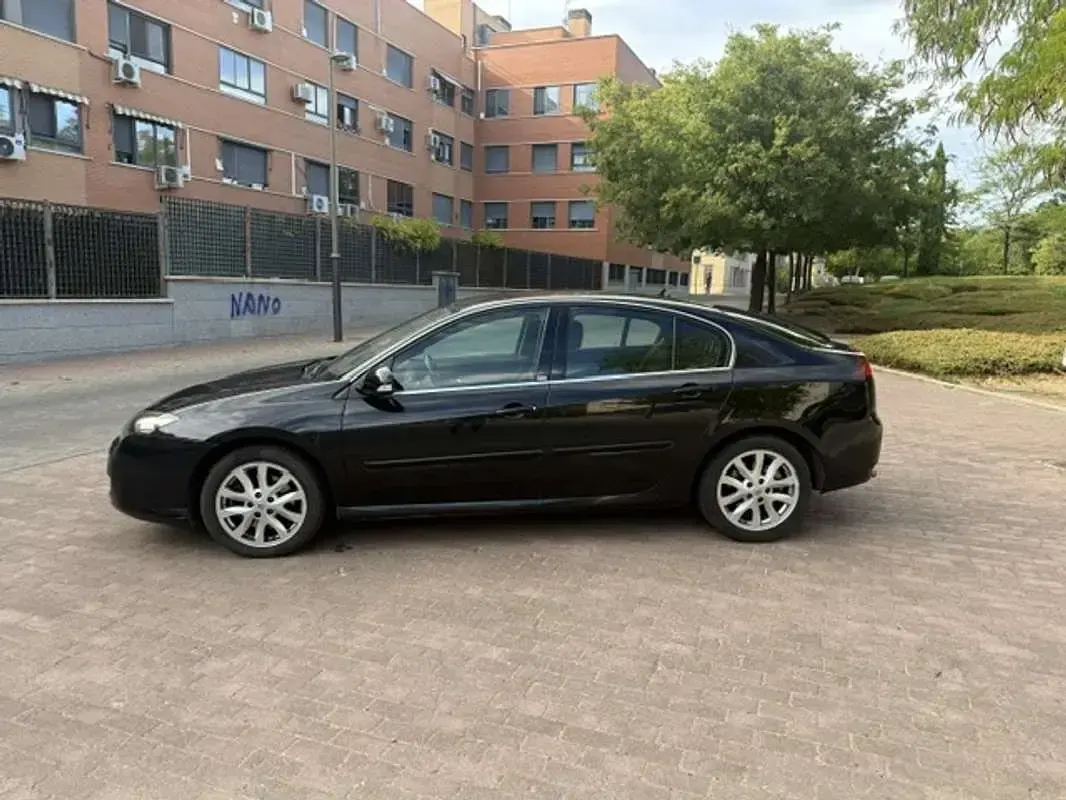 Usado Renault Laguna III GT 131 CV (96 kW) 2011 Negro Berlina