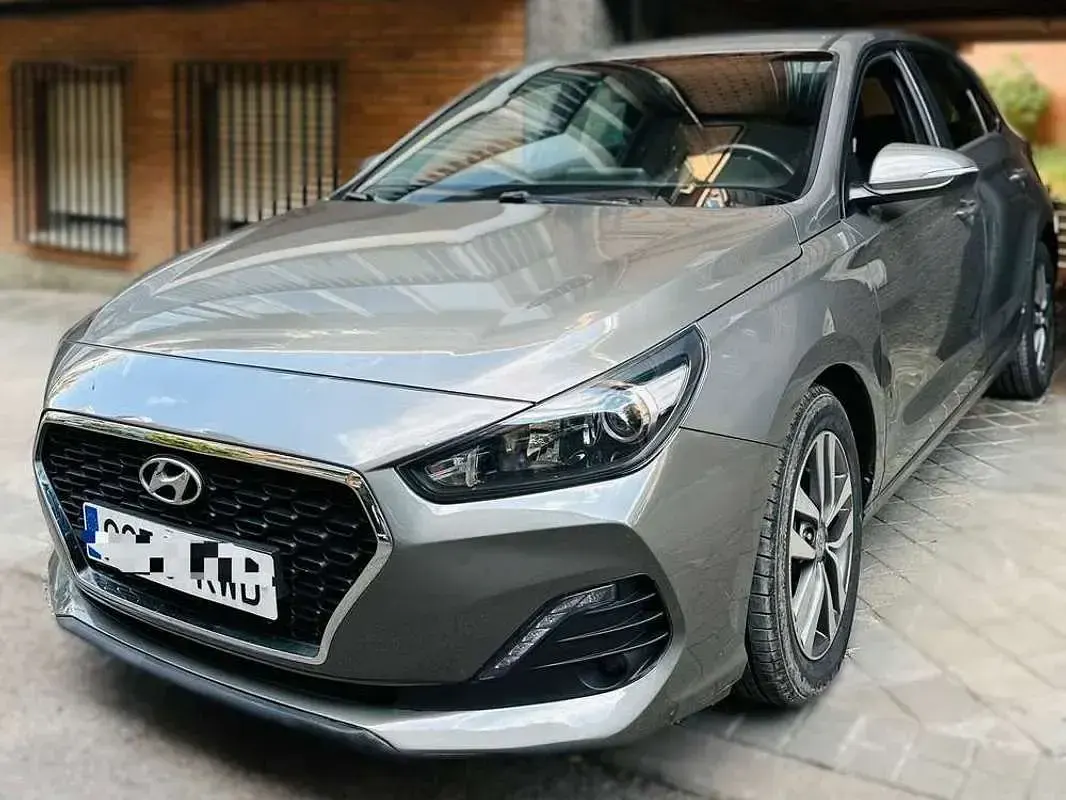 Usado Hyundai i30 120 CV (88 kW) 2019 Gris Familiar