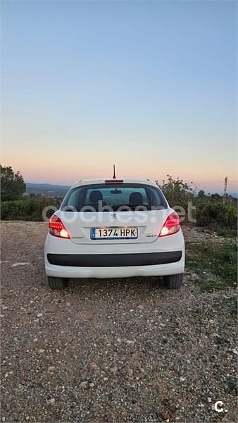 Usado Peugeot 207 68 CV (50 kW) 2014 Blanco Descapotable