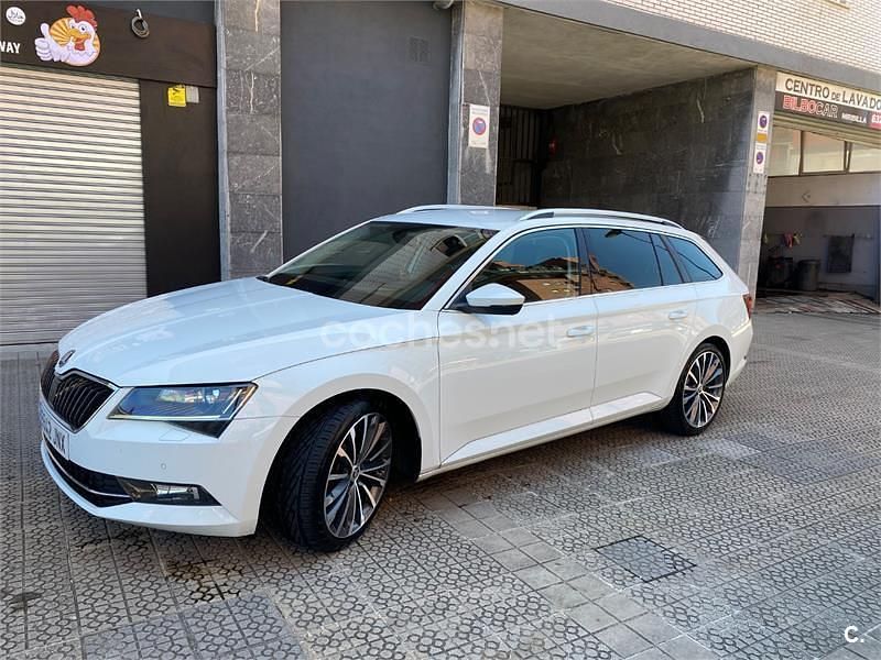 Blanco Usado 2016 Skoda Superb Familiar | 13.750 € (Caro) - Imagen 1/4