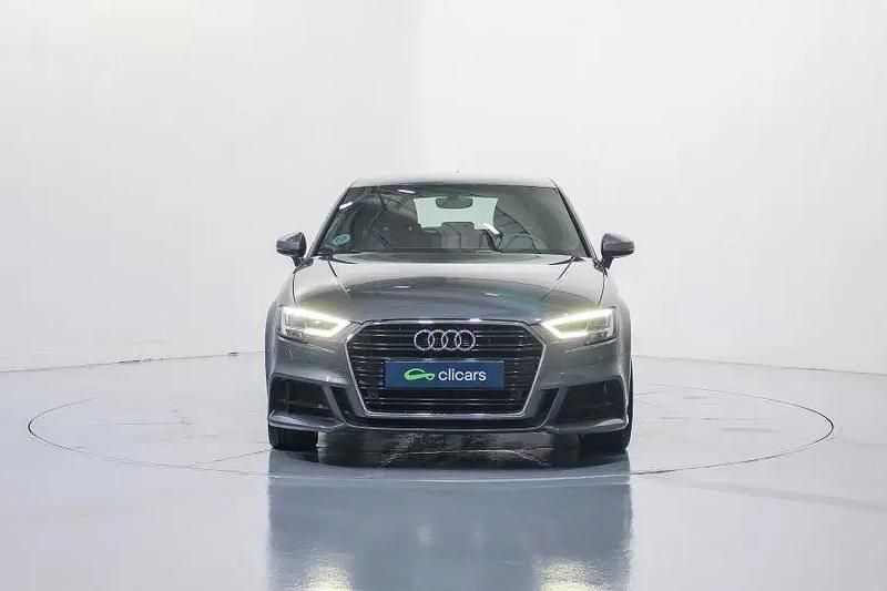 Begagnad Audi A3 S-Line 116 HK (85 kW) 2019 Grå Sedan