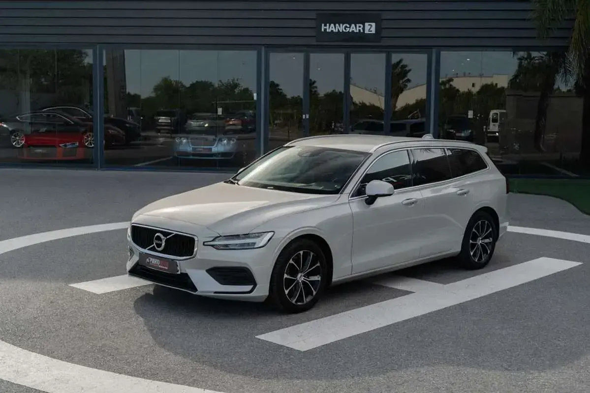 Usado Volvo V60 Momentum 150 CV (110 kW) 2019 Blanco Familiar