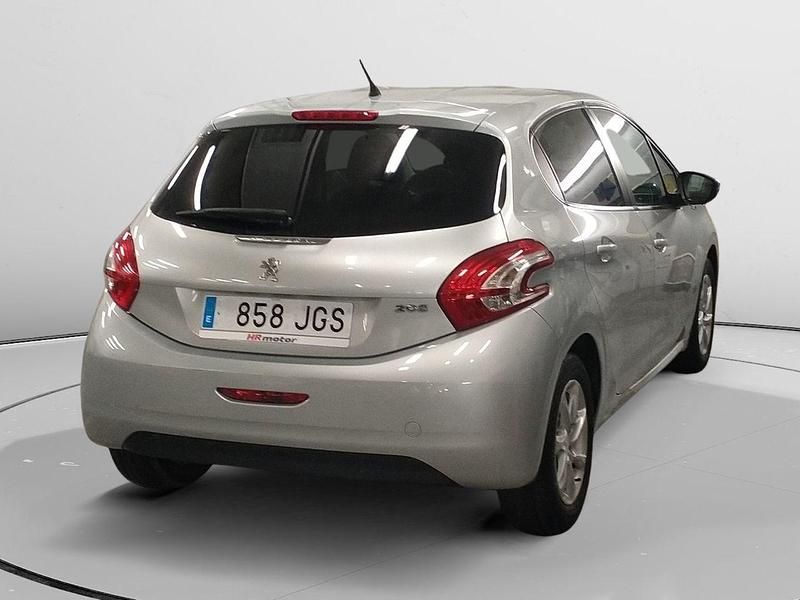 Usado Peugeot 208 Style 82 CV (60 kW) 2015 Gris / plata Utilitario