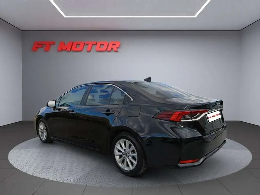 Usado Toyota Corolla Business Edition 121 CV (88 kW) 2022 Negro Berlina