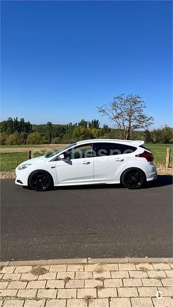Usado Ford Focus ST 250 CV (183 kW) 2013 Blanco Berlina