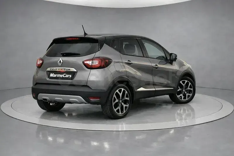 Usado Renault Captur Zen 90 CV (66 kW) 2018 Gris / plata SUV