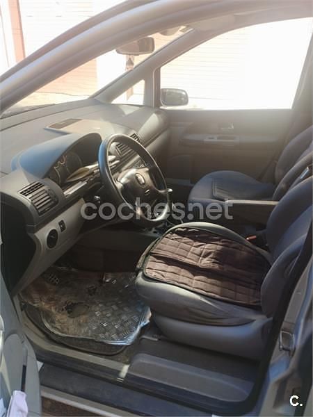 Usado Seat Alhambra 115 CV (84 kW) 2001 Gris / plata Monovolumen