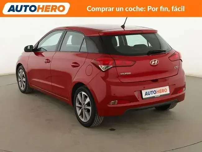 Usado Hyundai i20 85 CV (62 kW) 2015 Rojo Berlina