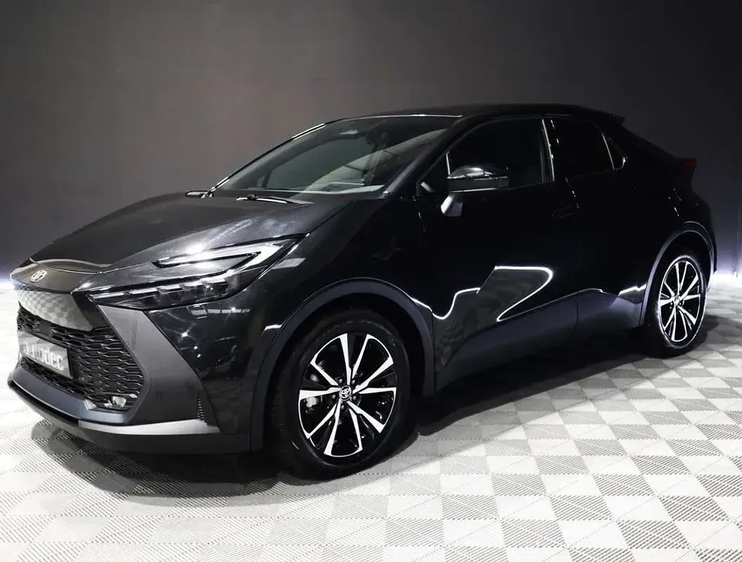Begagnad Toyota C-HR Advance 139 HK (102 kW) 2025 Svart SUV