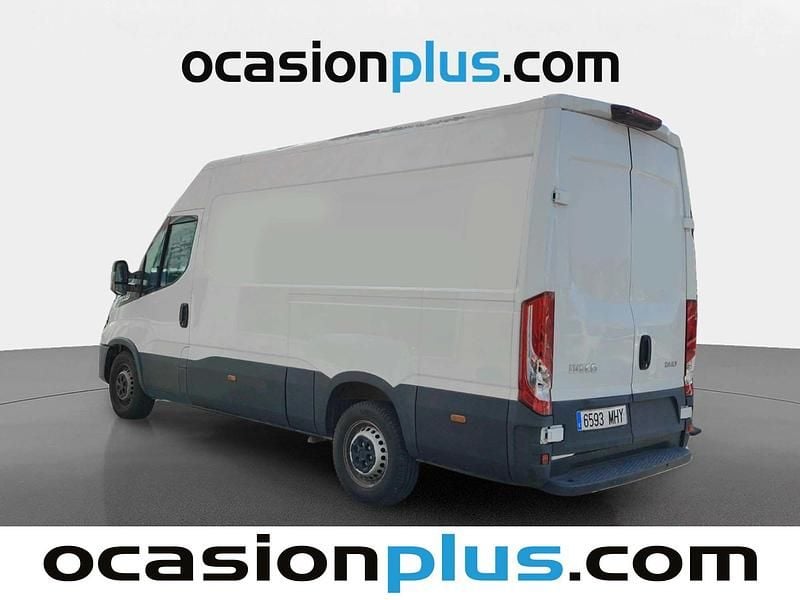 Usado Iveco Daily 136 CV (100 kW) 2023 Blanco Berlina