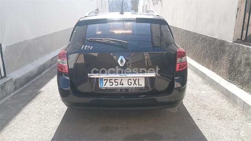 Usado Renault Laguna III 110 CV (80 kW) 2010 Negro Familiar
