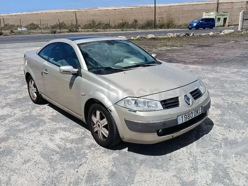 Usado Renault Mégane Dynamique 110 CV (80 kW) 2006 Beige Berlina