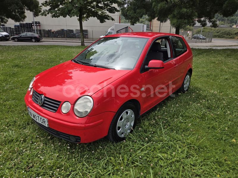 Rojo Usado 2003 VW Polo Highline Berlina | 2399 € (Caro) - Imagen 1/4