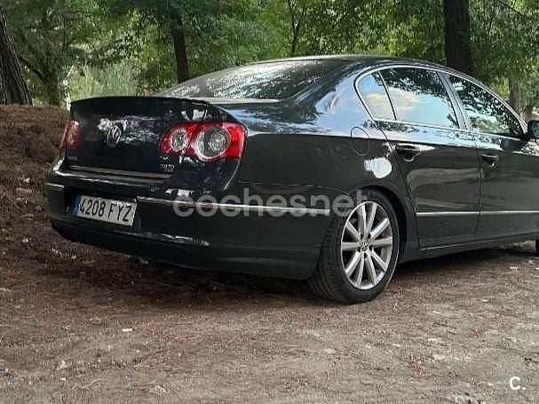 Usado VW Passat Highline 140 CV (102 kW) 2008 Negro Berlina
