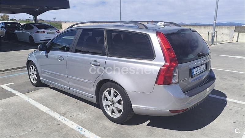 Käytetty Volvo V50 Drive Kinetic 109 HP (80 kW) 2010 Harmaa Farmari