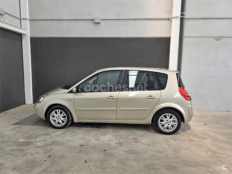 Usado Renault Scénic II 105 CV (77 kW) 2008 Beige Monovolumen