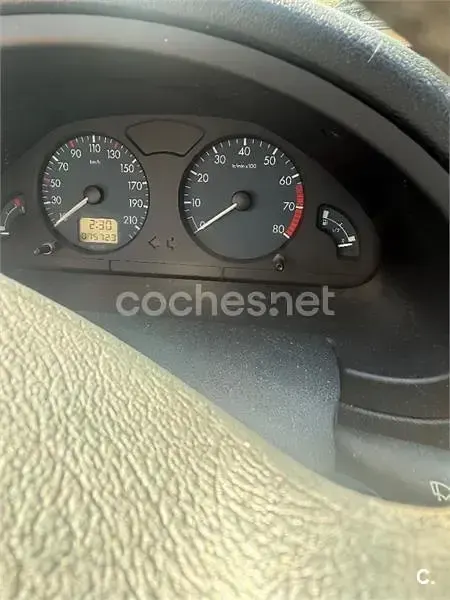 Usado Citroën Saxo 60 CV (44 kW) 2002 Amarillo Utilitario