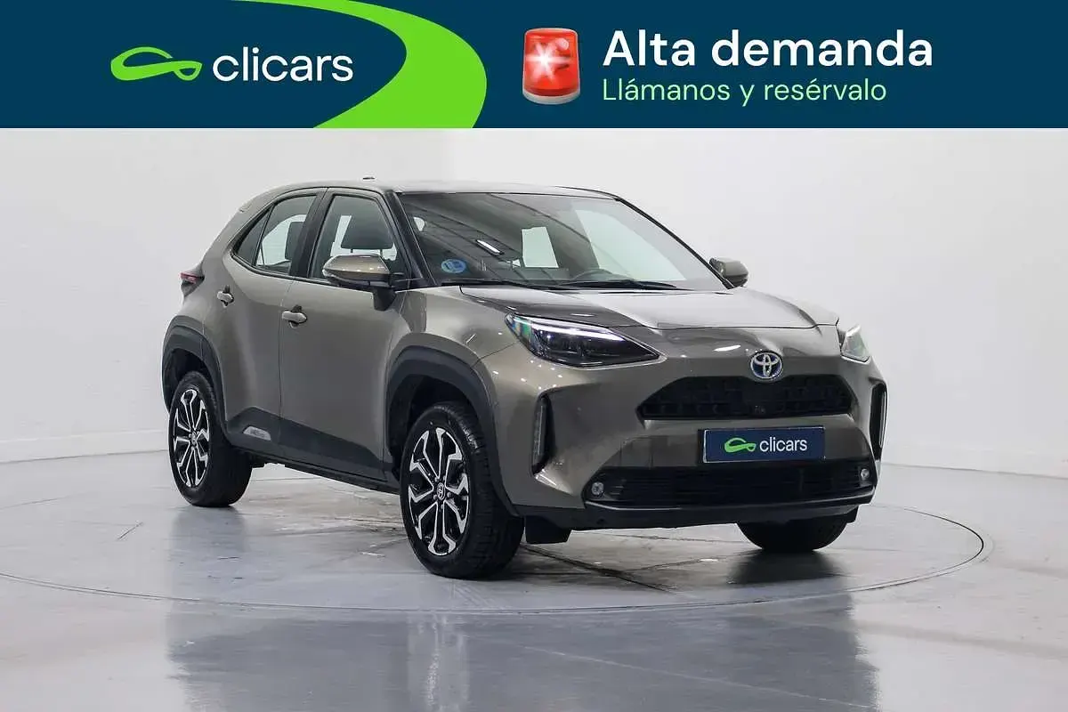 Usado Toyota Yaris Cross Business Edition 91 CV (66 kW) 2022 Gris SUV