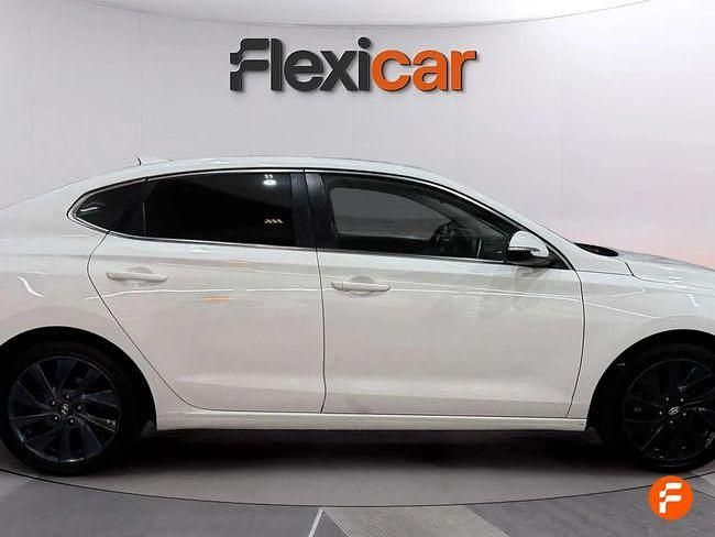Usado Hyundai i30 120 CV (88 kW) 2019 Blanco