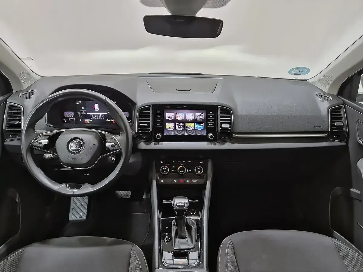 Usado Skoda Karoq Selection 150 CV (110 kW) 2024 Gris SUV