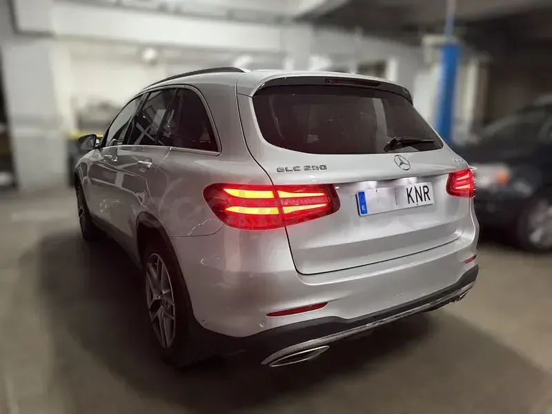 Usado Mercedes GLC250 211 CV (155 kW) 2018 Gris / plata SUV