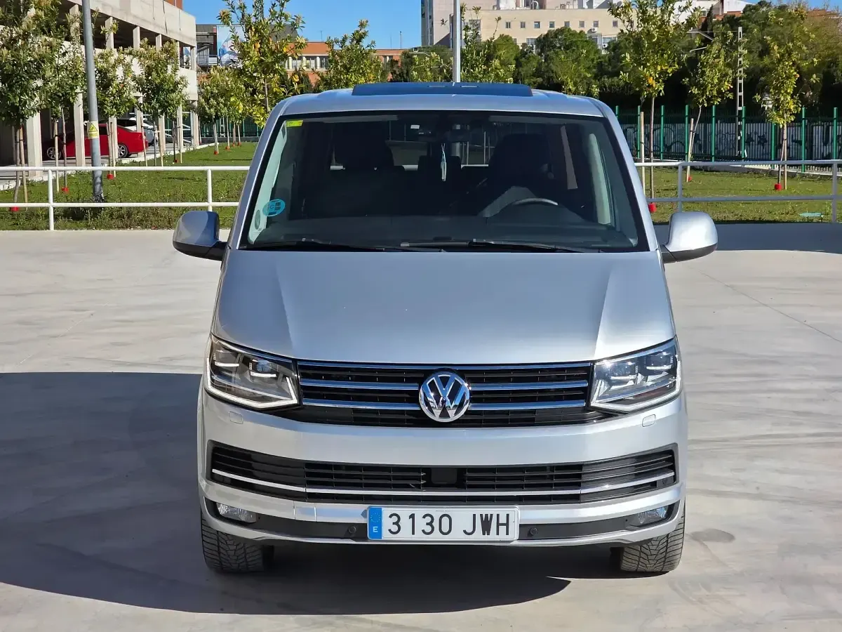 Usado VW Caravelle Comfortline 204 CV (150 kW) 2017 Gris / plata Van
