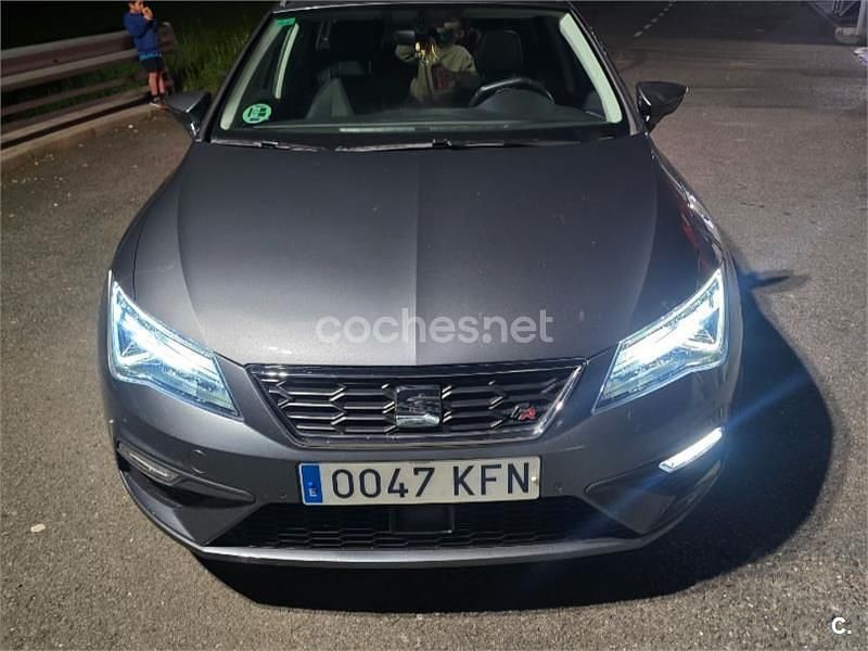 Usado Seat Leon ST FR 150 CV (110 kW) 2017 Gris / plata Familiar