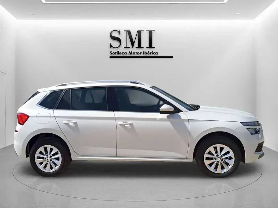 Usado Skoda Kamiq Ambition 110 CV (80 kW) 2023 Blanco SUV