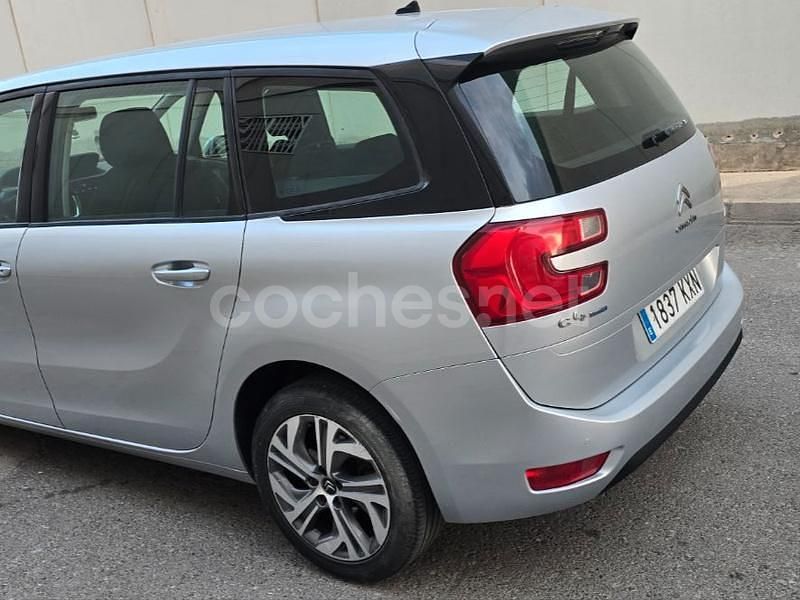 Usado Citroën Grand C4 Picasso Live 120 CV (88 kW) 2018 Gris / plata Monovolumen