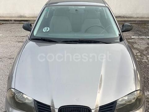 Usado Seat Ibiza 75 CV (55 kW) 2002 Gris / plata Berlina