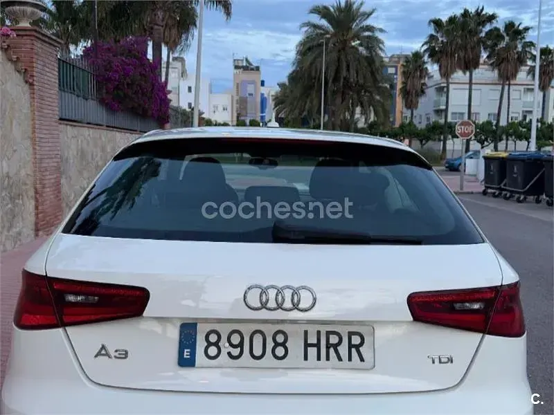 Usado Audi A3 Ambiente 105 CV (77 kW) 2013 Blanco Berlina
