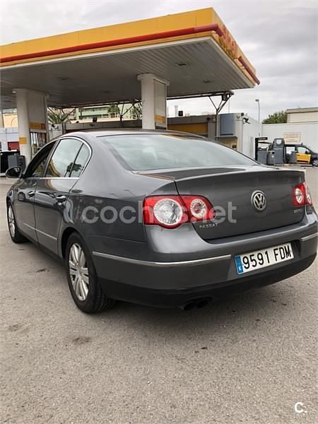 Usado VW Passat Advance 150 CV (110 kW) 2006 Gris / plata Berlina