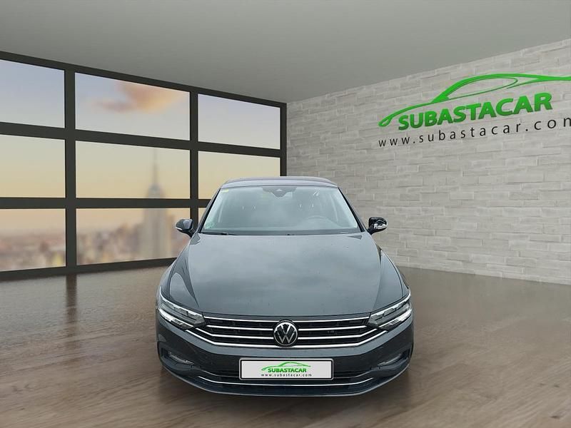 Usado VW Passat Executive 150 CV (110 kW) 2020 Gris metalizado Berlina