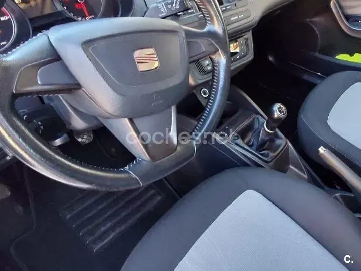 Usado Seat Ibiza I-Tech 90 CV (66 kW) 2013 Blanco Berlina