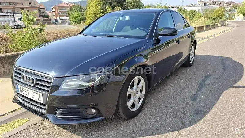 Usado Audi A4 136 CV (100 kW) 2010 Negro Berlina