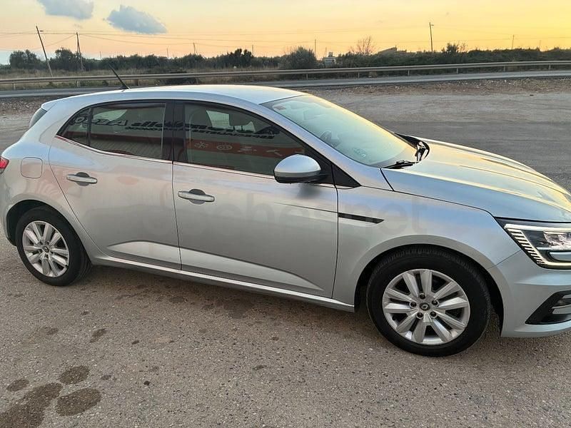 Usado Renault Mégane IV Business 115 CV (84 kW) 2021 Gris / plata Berlina