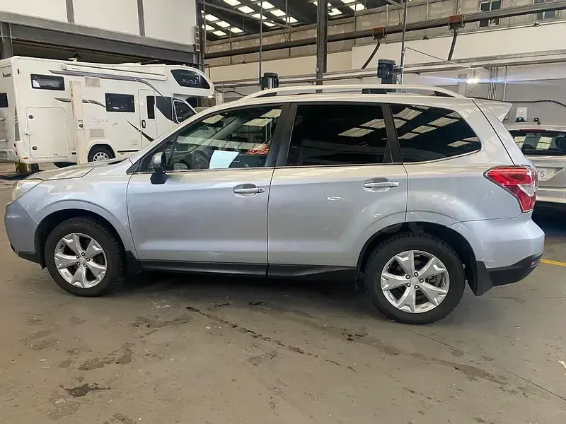 Usado Subaru Forester Sport 148 CV (108 kW) 2015 Gris / plata SUV