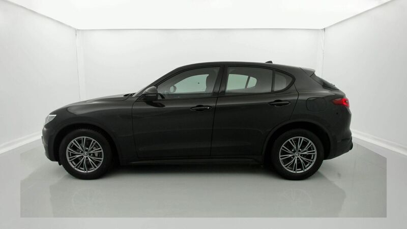 Usado Alfa Romeo Stelvio Super 160 CV (117 kW) 2022 Vulcano black SUV