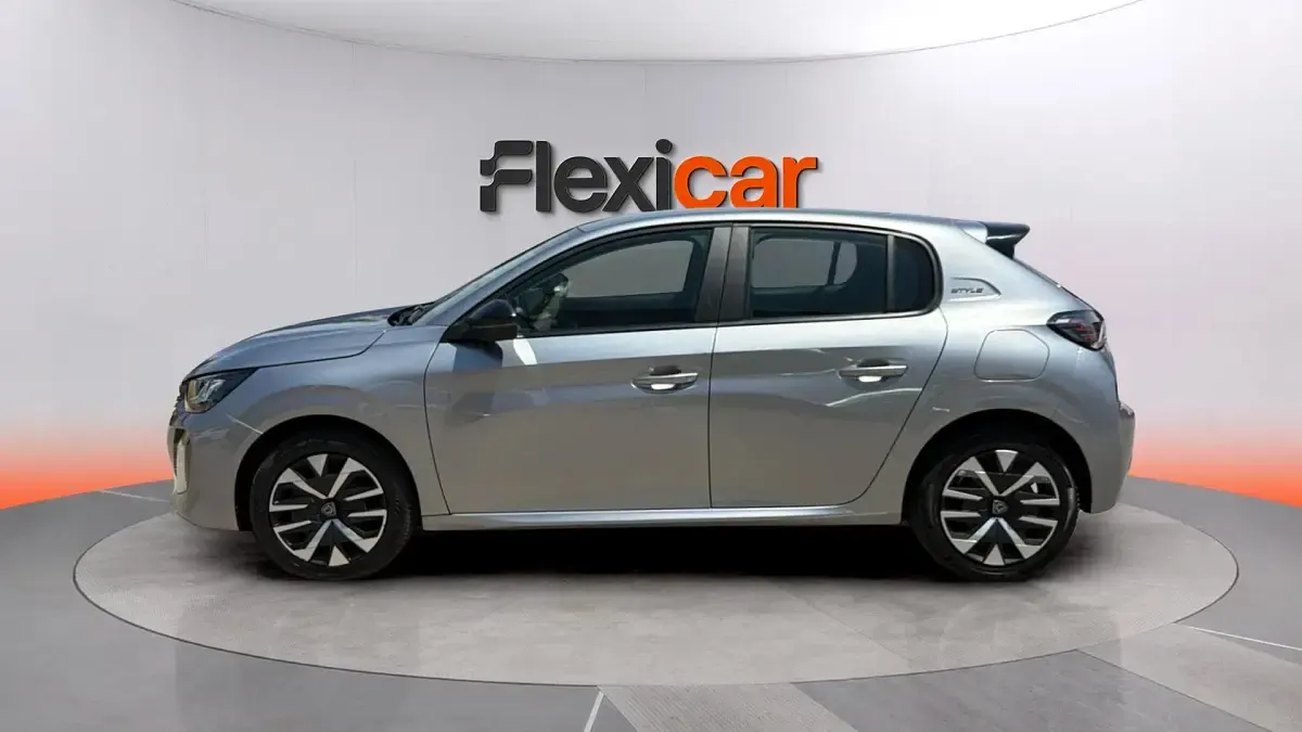 Usado Peugeot 208 Style 110 CV (80 kW) 2025 Gris Utilitario