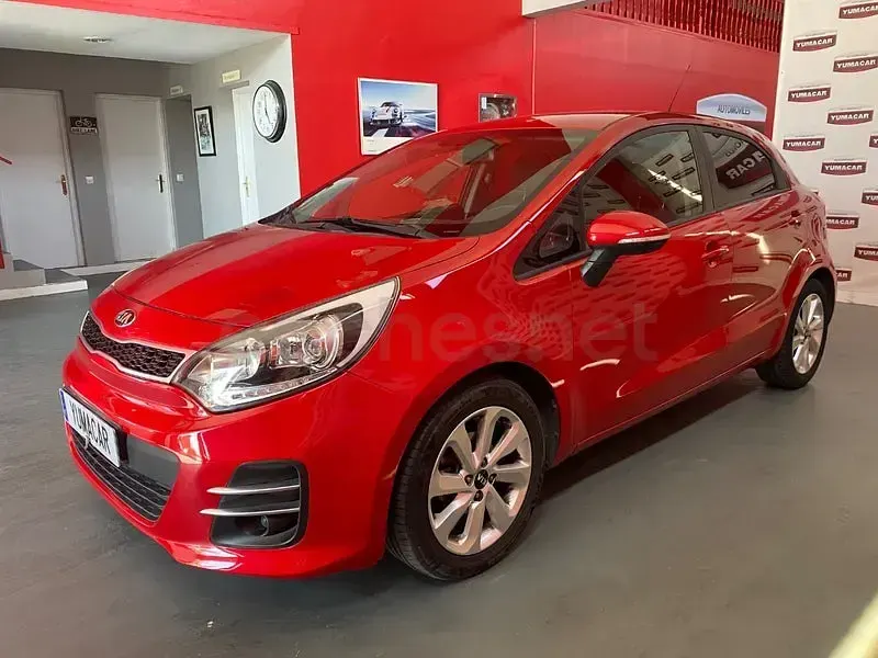 Usado Kia Rio 75 CV (55 kW) 2016 Rojo Utilitario