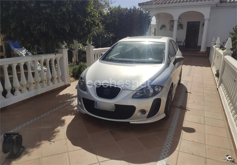 Usado Seat Leon Sport 105 CV (77 kW) 2008 Gris / plata Utilitario