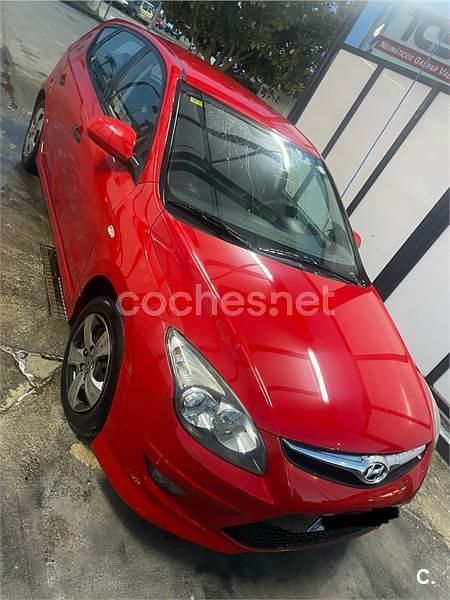 Rojo Usado 2010 Hyundai i30 Comfort Berlina | 2500 € (Caro) - Imagen 1/4