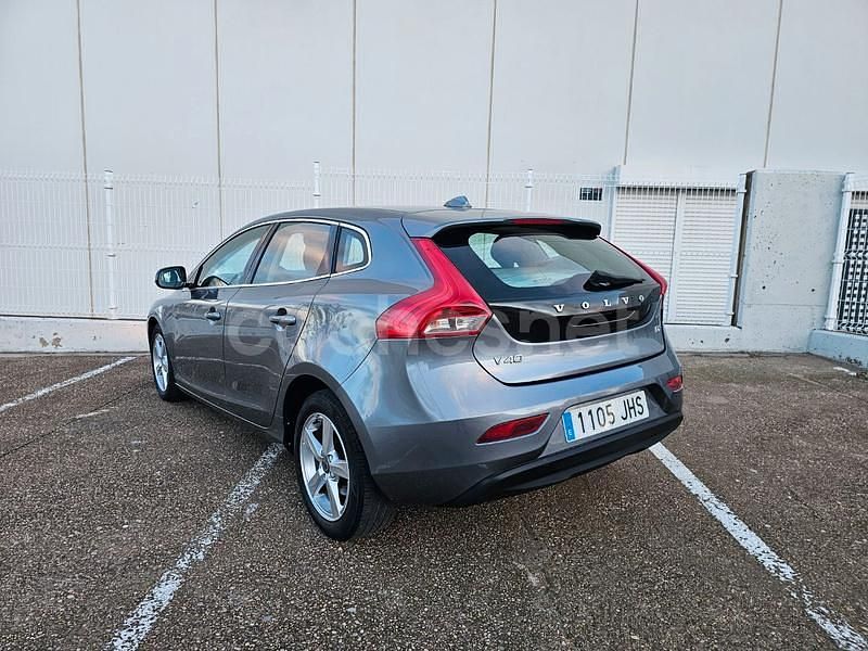 Usado Volvo V40 Momentum 115 CV (84 kW) 2015 Gris / plata Berlina