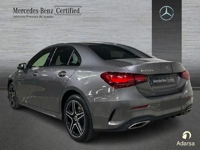 Usado Mercedes A250 218 CV (160 kW) 2024 Gris montaña Berlina