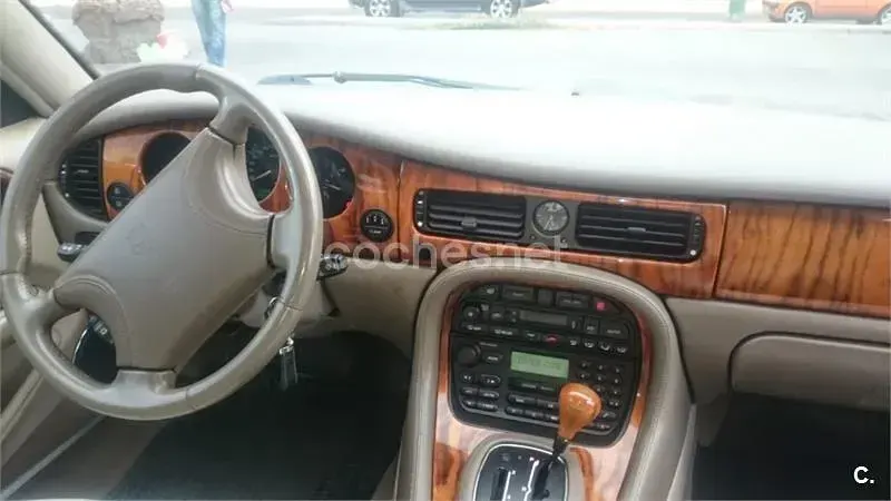 Usado Jaguar XJ8 Executive 240 CV (176 kW) 1998 Azul Berlina