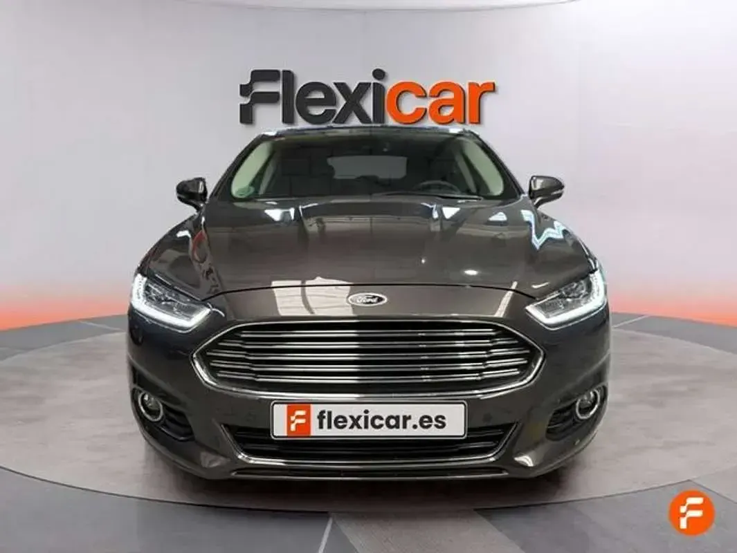 Usado Ford Mondeo Vignale 180 CV (132 kW) 2017 Gris Berlina