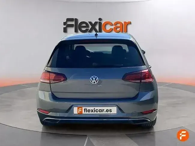Usado VW Golf VII 131 CV (96 kW) 2019 Gris