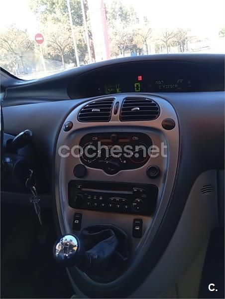 Usado Citroën Xsara Picasso 110 CV (80 kW) 2010 Gris / plata Monovolumen